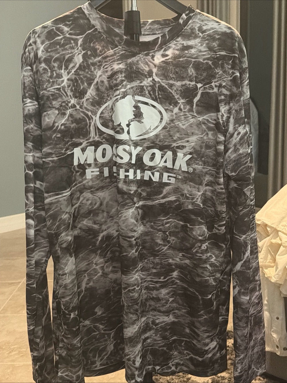 Mossy Oak Long-Sleeve Fishing Tee in Black and Gray Waterprint